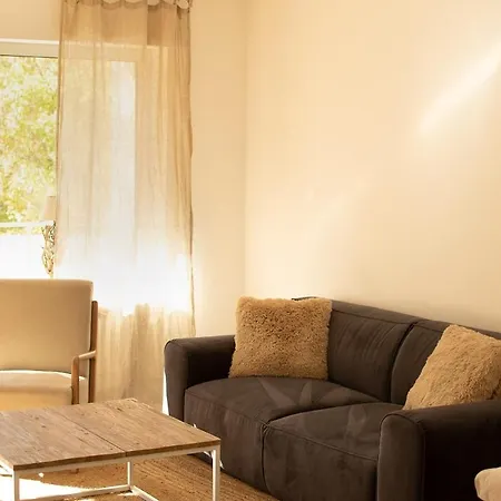 Ahroom, Zentrumsnahe 1- Daire *